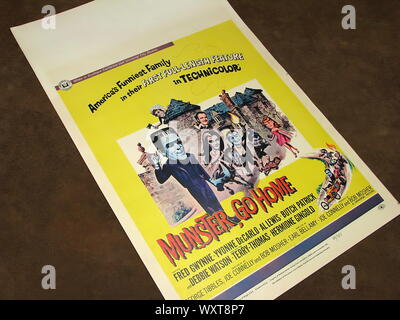 Klassische Filmposter von Munster, Go Home 1966. Stockfoto