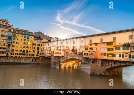 Florenz, Italy-June 16, 2019: Landschaftlich schöne Brücke Ponte Vecchio in Florenz Altstadt Stockfoto