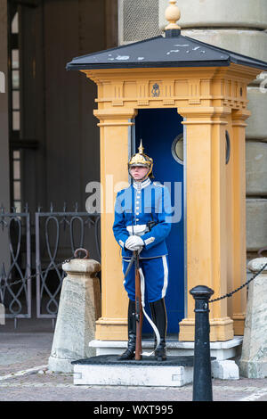 Stockholm, Schweden. September 2019. Ein Blick auf die Wachen vor dem königlichen Palast Stockfoto