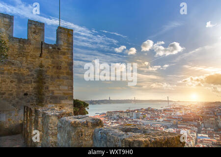 Herrlicher Panoramablick über Lissabon von Saint George Schloss (Sao Jorge) Suche Stockfoto