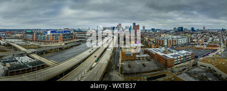 Luftaufnahme von Baltimore Skyline mit Wolkenkratzern, Binnenhafen, Fells Point in Maryland, USA Stockfoto