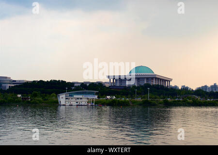 Nationalversammlung am Abend in Seoul, Südkorea Stockfoto