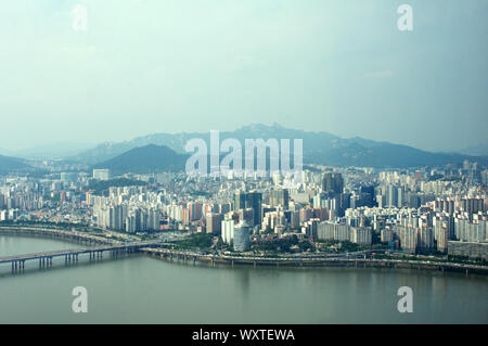 Stadt Seoul street view von oben im Sommer in Korea getönten in blau-grün Stockfoto
