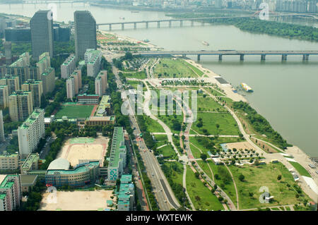 Stadt Seoul street view von oben im Sommer in Korea getönten in blau-grün Stockfoto