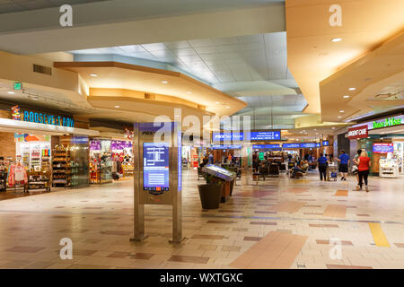 Phoenix, Arizona - April 8, 2019: Terminal 4 des Flughafen Phoenix Sky Harbor (PHX) in den Vereinigten Staaten. Stockfoto