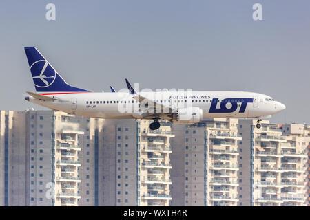 Tel Aviv, Israel - 24. Februar 2019: LOT Polish Airlines Boeing 737 MAX. 8 Flugzeug am Flughafen Tel Aviv (TLV) in Israel. Stockfoto