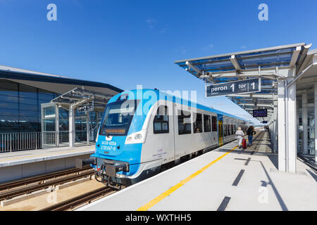 Danzig, Polen - 29. Mai 2019: Bahnhof mit dem Zug zum Flughafen in Danzig (GDN) in Polen. Stockfoto