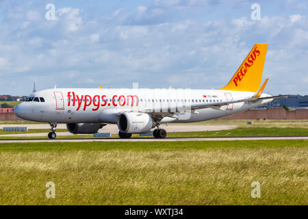 Stuttgart, Deutschland - Juni 8, 2019: Pegasus Airlines Airbus A320 neo Flugzeug am Flughafen Stuttgart (STR) in Deutschland. Stockfoto