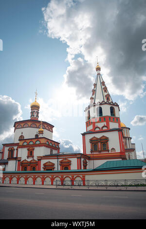 Heilige Kreuzerhöhung Kirche in Irkutsk. Denkmal für sibirische Barock Stockfoto