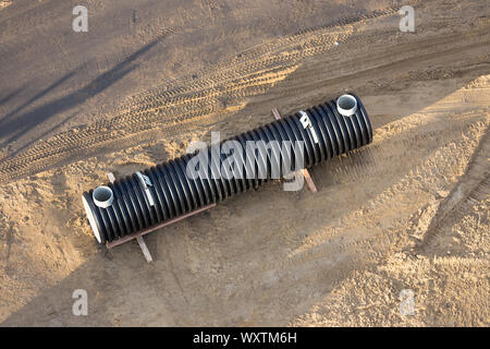 Wassertank auf der Baustelle Stockfoto