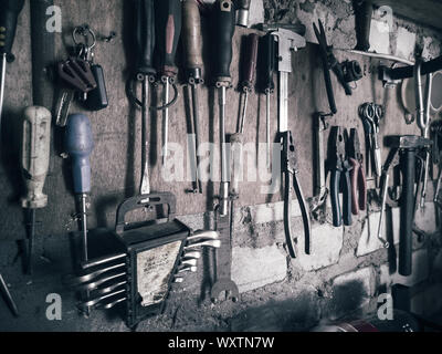 Eine kleine Schlosserei Werkzeuge für die Arbeit. Stockfoto