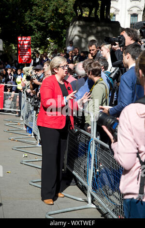 Am 17. September 2019, Demonstranten vor dem Supreme Court, Westminster während 11 Richter über die Rechtmäßigkeit von Boris Johnson's Aussetzung der Par Stockfoto