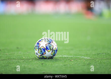 London, Großbritannien. 17 Sep, 2019. 17.September 2019, Stamford Bridge, London, UEFA Champions League, Chelsea vs Valencia: Champions League ball Credit: Romena Fogliati/News Bilder Credit: Aktuelles Bilder/Alamy leben Nachrichten Stockfoto