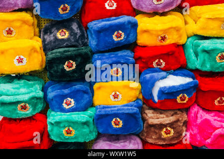 Winter Fell hüte Arbat Straße Souvenir shop in Moskau, Russland Stockfoto