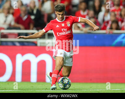 Lissabon, Portugal. 17 Sep, 2019. Fussball: Champions League, Benfica Lissabon - RB Leipzig, Gruppenphase, Gruppe G, 1.Spieltag im Estadio da Luz. Player Jota von Benfica auf dem Ball. Kredite: Jan Woitas/dpa-Zentralbild/dpa/Alamy leben Nachrichten Stockfoto