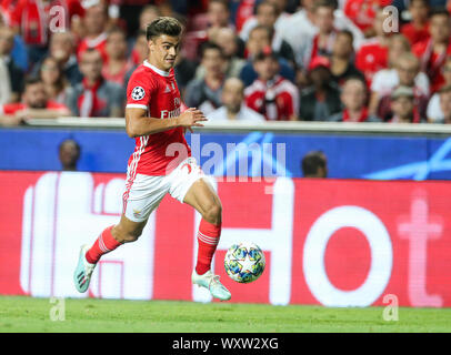 Lissabon, Portugal. 17 Sep, 2019. Fussball: Champions League, Benfica Lissabon - RB Leipzig, Gruppenphase, Gruppe G, 1.Spieltag im Estadio da Luz. Player Jota von Benfica auf dem Ball. Kredite: Jan Woitas/dpa-Zentralbild/dpa/Alamy leben Nachrichten Stockfoto