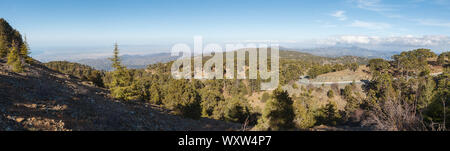 Klassische Berglandschaft von Zypern. Stockfoto