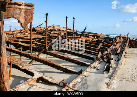 Schiffbruch auf der westlichen Strand von Fraser Island, Queensland, Australien, die größte Sandinsel der Welt Stockfoto