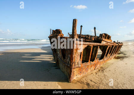 Schiffbruch auf der westlichen Strand von Fraser Island, Queensland, Australien, die größte Sandinsel der Welt Stockfoto