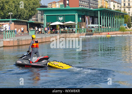 14. September 2019 - Italien, Lombardei, Mailand, Navigli Darsena, Frauen Rudern Cup Crew Regatta, Jet Ski Rescue Stockfoto