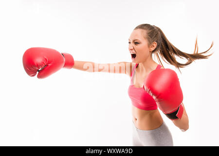 Boxer Frau beim Boxen Übung macht direct hit Stockfoto