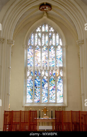 Sheffield, Großbritannien - 27 Juli 2016 Glasfenster über dem Altar in der St. Mary's Church, Bramall Lane Stockfoto