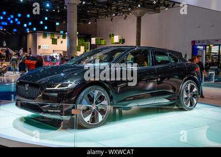 FRANKFURT, Deutschland - September 2019: schwarz JAGUAR I-SPACE ist ein batterie-elektrischen Crossover-SUV der britische Automobilhersteller Jaguar Land Rover JLR, Stockfoto