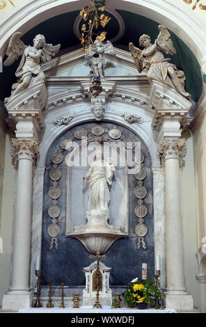 Die Muttergottes vom heiligen Rosenkranz, Katholische Kirche Saint Eustache in Dobrota, Montenegro Stockfoto