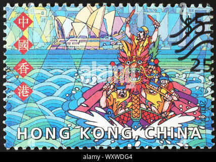 Drachenboot auf Briefmarke von Hong Kong Stockfoto