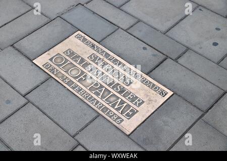 STOCKHOLM, Schweden - 22. AUGUST 2018: Gedenktafel an der Stelle der Ermordung von Olof Palme, Premierminister von Schweden an sveavagen Straße in S Stockfoto