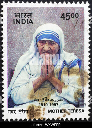 Mutter Teresa beten auf indischen Briefmarke Stockfoto