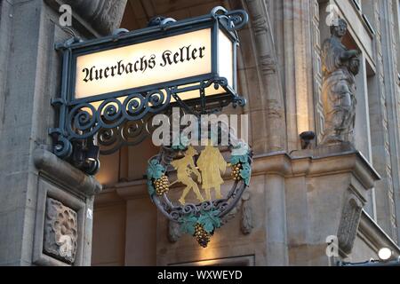 LEIPZIG, Deutschland - Mai 9, 2018: Auerbachs Keller Restaurant und Weinbar in Leipzig, Deutschland. Es stammt aus dem 16. Jahrhundert und wurde in der Goethe empfohlene Stockfoto