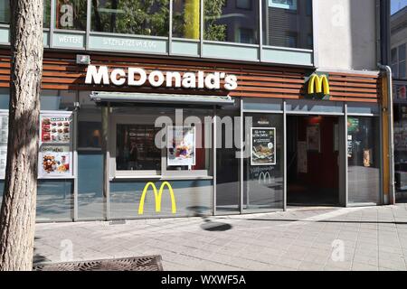 Nürnberg, Deutschland - Mai 7, 2018: McDonald's Restaurant in Nürnberg, Deutschland. McDonald's ist eine der größten Fast Food Ketten weltweit. Stockfoto