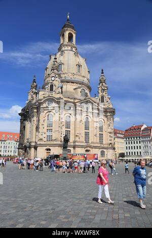 DRESDEN, Deutschland - Mai 10, 2018: die Menschen besuchen Neumarkt in der Altstadt (Altstadt) Stadtteil von Dresden, die 12. größte Stadt in Deutschland. Stockfoto