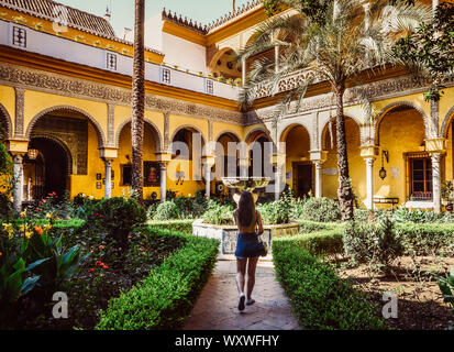 Sevilla, Spanien - Sept 10, 2019: Palace de las Duenas in Sevilla, Spanien Villa aus dem 15. Jahrhundert im Stil der Renaissance gebaut Stockfoto