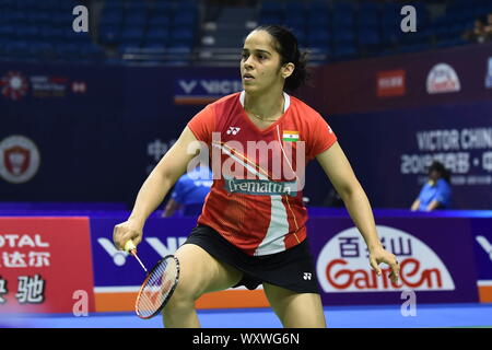 Indische professionelle Badmintonspieler Saina Nehwal konkurriert gegen Thai professionelle Badminton Spieler Busanan Ongbamrungphan an der ersten Runde der Frauen single von VICTOR China Open 2019, in Changzhou, Provinz Jiangsu, China, 18. September 2019. Thai professionelle Badminton Spieler Busanan Ongbamrungphan besiegte indische professionelle Badmintonspieler Saina Nehwal mit 2-0 in der ersten Runde von Frauen single von VICTOR China Open 2019, in Changzhou, Provinz Jiangsu, China, 18. September 2019. Stockfoto