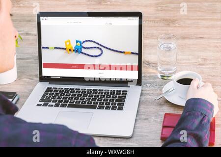 Büro, officework, officemeeting, Konferenz, Arbeit, Kommunikation, Hinweis, botebook, mobil, Smartphone, Schreibtisch, Tisch, Geschäft, Finanzen, Buchhaltung, Geld. Stockfoto