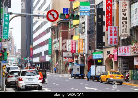 TAIPEI, Taiwan - Dezember 5, 2018: Street View in Taipeh, Taiwan. Taipei ist die Hauptstadt von Taiwan mit einer Bevölkerung von 8,5 Millionen in der städtischen sind Stockfoto