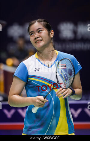 Thai professionelle Badminton Spieler Busanan Ongbamrungphan konkurriert gegen indische professionelle Badminton Spieler Saina Nehwal an der ersten Runde der Frauen single von VICTOR China Open 2019, in Changzhou, Provinz Jiangsu, China, 18. September 2019. Thai professionelle Badminton Spieler Busanan Ongbamrungphan besiegte indische professionelle Badmintonspieler Saina Nehwal mit 2-0 in der ersten Runde von Frauen single von VICTOR China Open 2019, in Changzhou, Provinz Jiangsu, China, 18. September 2019. Stockfoto