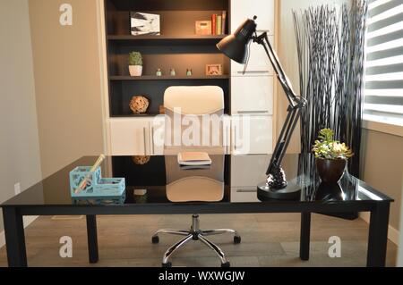 Büro, officework, officemeeting, Konferenz, Arbeit, Kommunikation, Hinweis, botebook, mobil, Smartphone, Schreibtisch, Tisch, Geschäft, Finanzen, Buchhaltung, Geld. Stockfoto