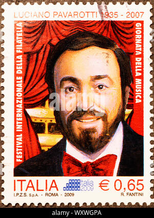 Luciano Pavarotti auf italienischen Briefmarke Stockfoto