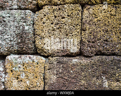 Nahaufnahme des Nickel-laterit-Mauer in den alten Tempel. Stockfoto