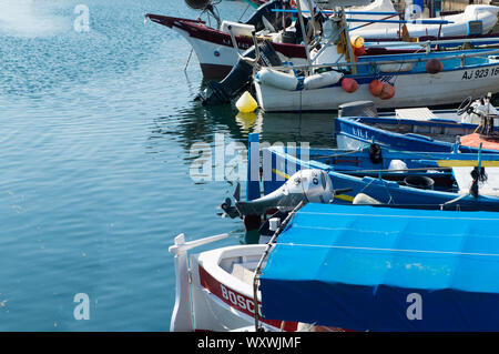 Ajaccio, Korsika, 2019-08-04, Private Fischerboote im Hafen von Ajaccio Frankreich günstig. Stockfoto