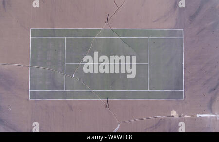 Auf einem alten Tennisplatz Stockfoto