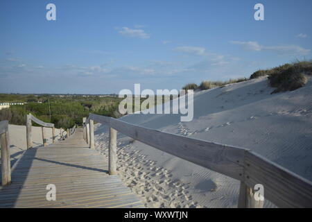 Brücke, die die "Costa Nova Camping' zum Strand in Aveiro Stockfoto