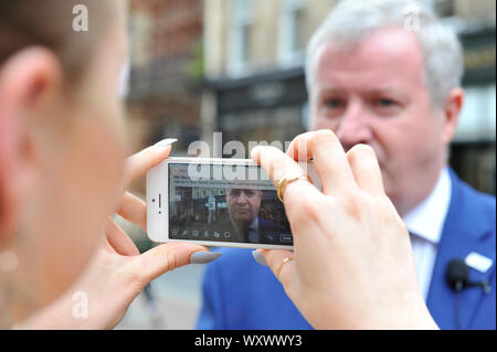 Glasgow, UK. 18. September 2019. Im Bild: Ian Blackford. Ian Blackford MP, Westminster der SNP-Chef, verbindet junge Aktivisten in Glasgow heute fünf Jahre seit der Unabhängigkeit Volksabstimmung zu markieren. Ministerpräsident und Parteichef Nicola Sturgeon hat die Pläne zum Jubiläum gefeiert, und sagte, dass Schottlands haben junge Menschen müssen ihre über die Zukunft des Landes. Credit: Colin Fisher/Alamy leben Nachrichten Stockfoto