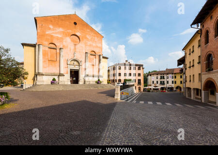 Juli 21, 2019 - Pordenone, Italien - die mittelalterliche Kathedrale von San Marco, außen Stockfoto