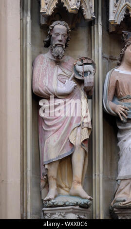 Der hl. Johannes der Täufer, Statue auf der Hütte in St. James Kirche in Rothenburg o.d. Tauber, Deutschland Stockfoto