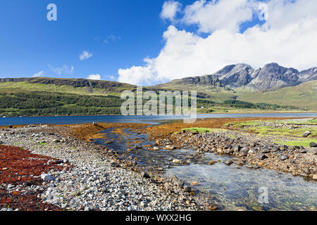 Großbritannien, Schottland, Innere Hebriden, Isle of Skye, Loch Slapin Torrin, auf der Suche nach Lamelle Bheinn und Blabheinn Berg Stockfoto