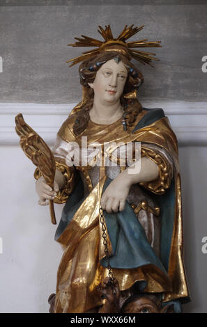 Saint Juliana, Altar Statue in der Kirche St. Agatha in Schmerlenbach, Deutschland Stockfoto